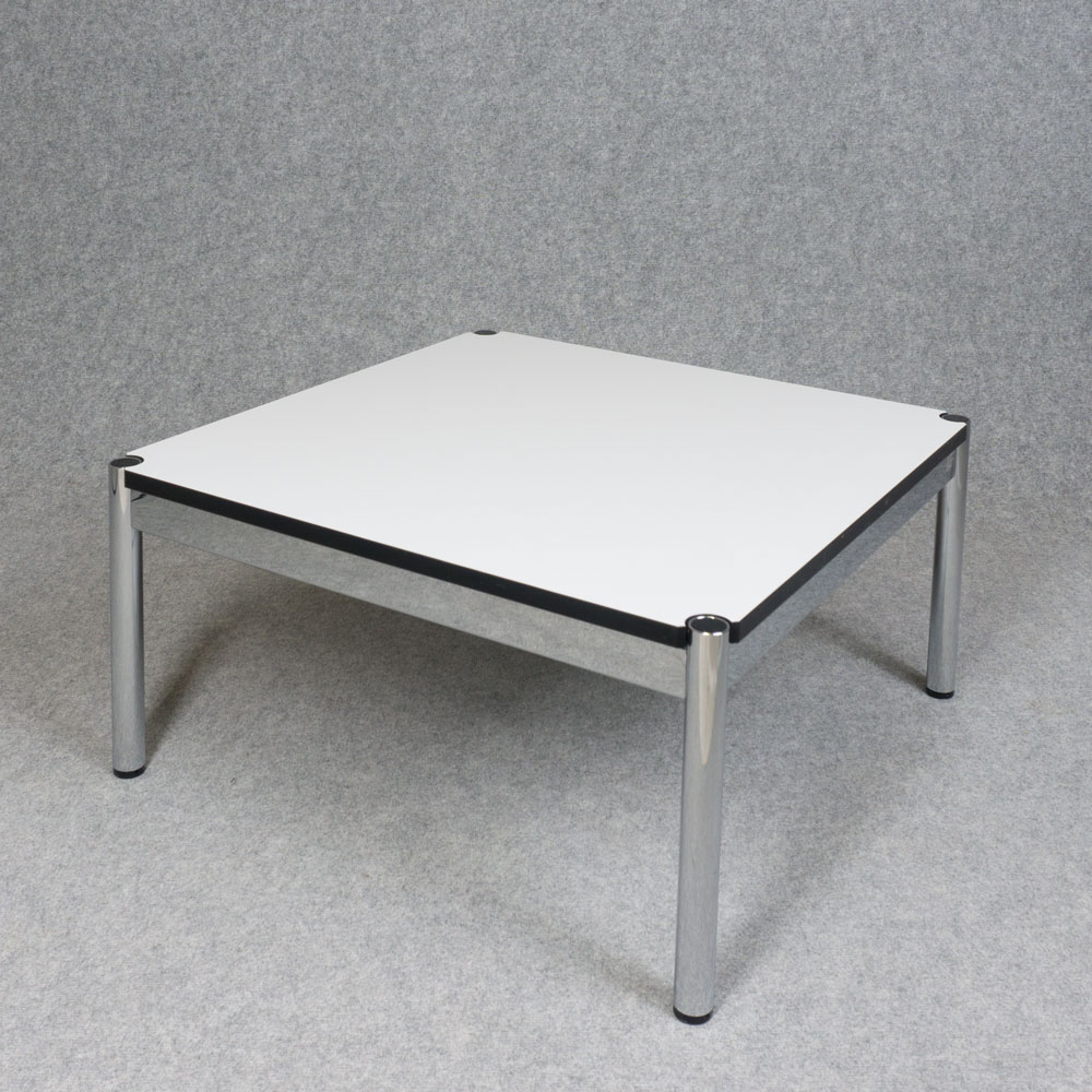 USM Haller Tisch mit kurzen Füssen